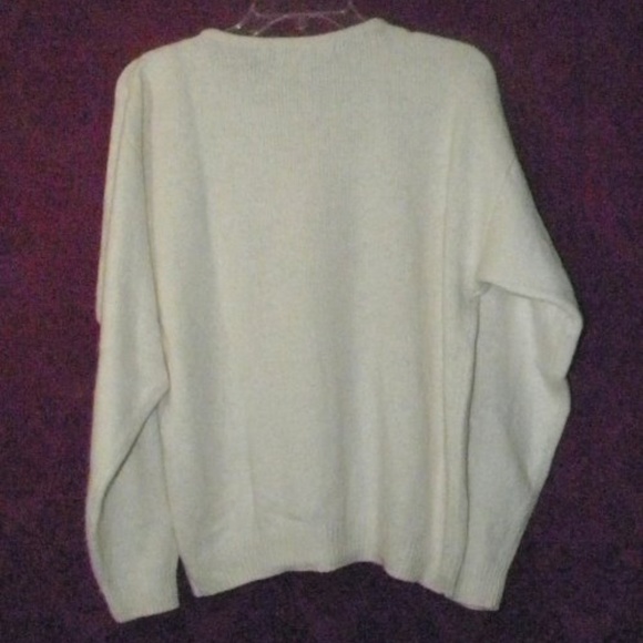 Gorgeous Silk and Angora Blend long Sleeve Sweater - Picture 5 of 5